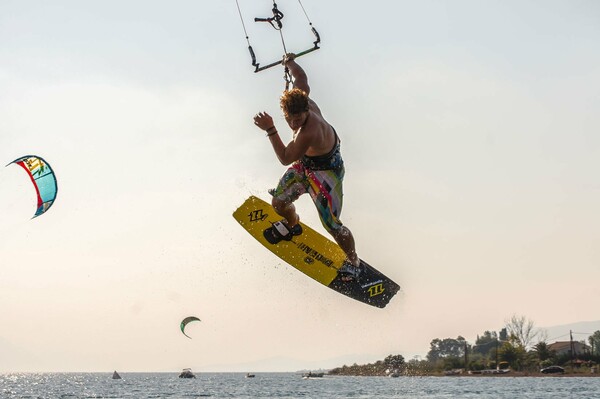 40 φωτογραφίες από το φετινό Φεστιβάλ Kite & Wind Surf σε ένα μικρό ψαροχώρι, έξω απ΄τη Λαμία