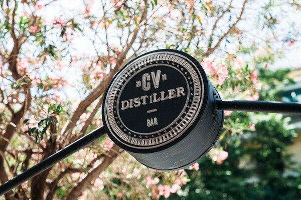 Το CV Distiller είναι ίσως το καλύτερο whiskey bar της Αθήνας
