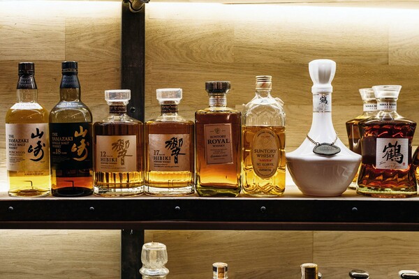 Το CV Distiller είναι ίσως το καλύτερο whiskey bar της Αθήνας
