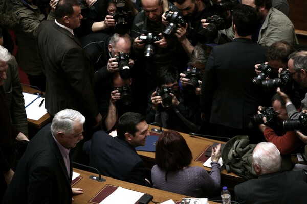 13 φωτογραφίες απ' την συνεδρίαση που 'έβγαλε' Παυλόπουλο