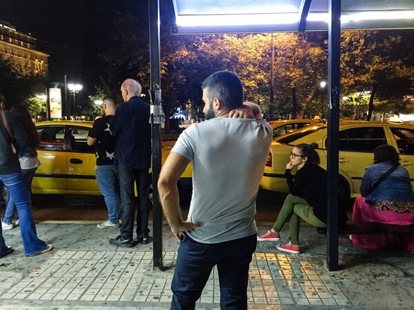 Κρυφακούγοντας τους ξενύχτηδες στα after hours δρομολόγια της Αθήνας