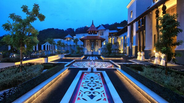 Οι πρώτες εικόνες από το ολοκαίνουριο βασιλικό παλάτι της Μαλαισίας