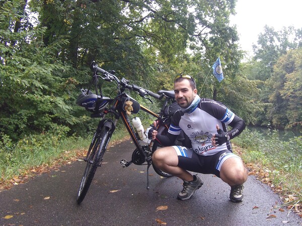  Ο Έλπις Χρυσοβέργης ταξιδεύει με ποδήλατο από το Λονδίνο ως την Ελλάδα για τα παιδιά με καρκίνο