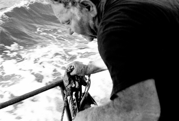 Ο Pierre Berthuel φωτογραφίζει τους περίφημους σφουγγαράδες της Καλύμνου