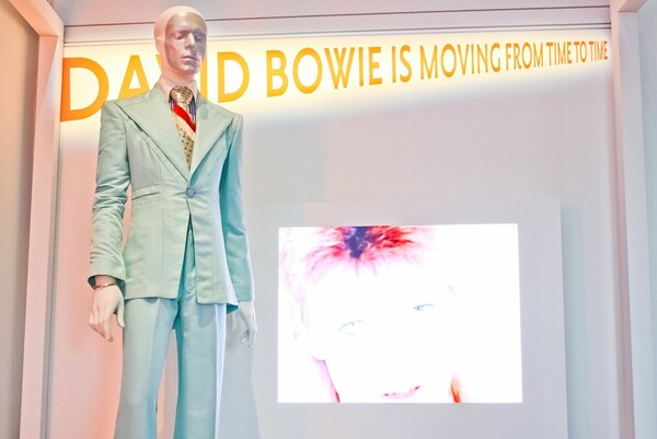 H φαντασμαγορική έκθεση για τη ζωή και το έργο του David Bowie ταξιδεύει στο Παρίσι