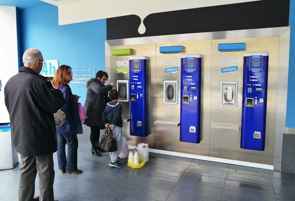 Η μανία με τους αυτόματους πωλητές γάλακτος