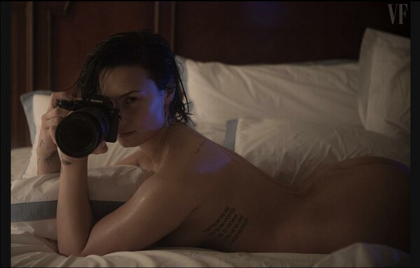 Η αυθόρμητη γυμνή φωτογράφιση της Demι Lovato στο Vanity Fair