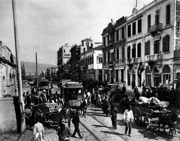 «Το ρεύμα της ιστορίας παρασύρει τις ανθρώπινες σχέσεις»