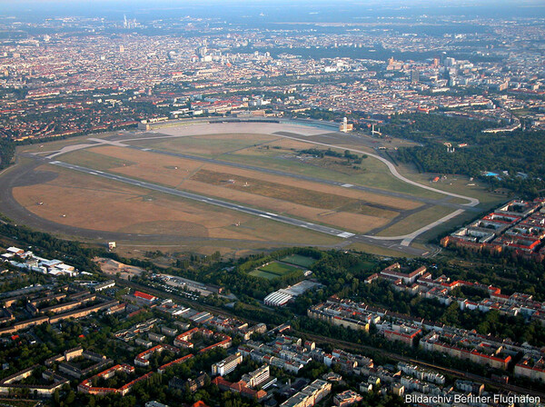 Tempelhof. Το ιστορικό αεροδρόμιο του Βερολίνου μετατρέπεται σε πάρκο.