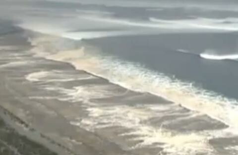 Και το συγκλονιστικό βίντεο του Guardian για το τσουνάμι - σχεδόν εξωπραγματικό!