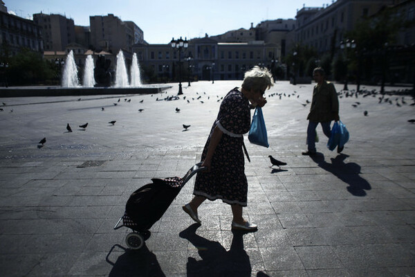 Bloomberg: «Η Ελλάδα πλησιάζει την Μεγάλη Ύφεση»
