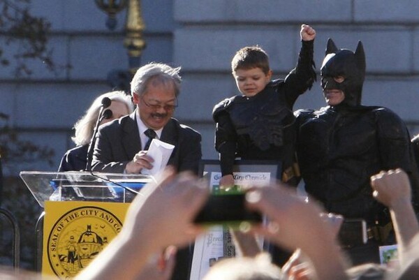 Καταπληκτικό: 5χρονος Μπάτμαν έσωσε το «Γκόθαμ Σίτυ»-Σαν Φρανσίσκο