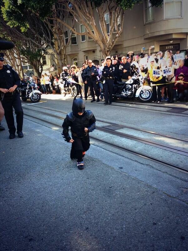 Καταπληκτικό: 5χρονος Μπάτμαν έσωσε το «Γκόθαμ Σίτυ»-Σαν Φρανσίσκο