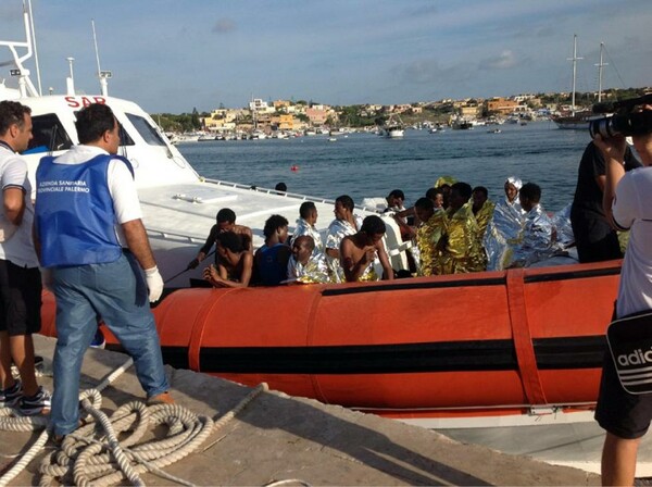 Το ναυτικό της Λιβύης έσωσε 84 Αφρικανούς μετανάστες από βυθισμένο πλοιάριο