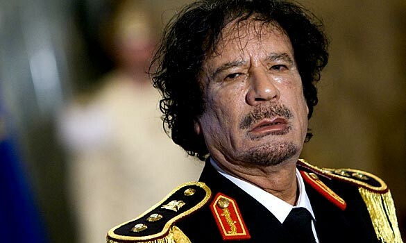 Μαθήματα στυλ από τον Μουαμάρ Αλ Καντάφι: τα ρούχα του αυτοκράτορα