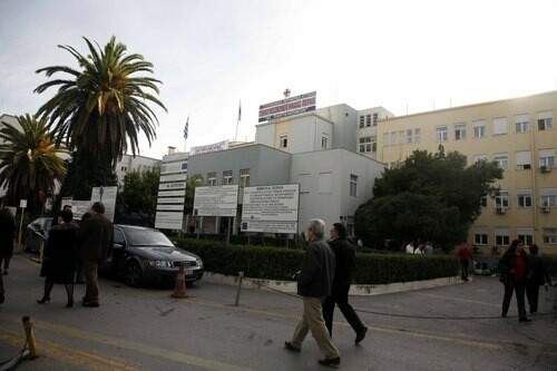 Χρυσαυγίτες εισέβαλλαν με κράνη και ρόπαλα στο νοσοκομείο Νίκαιας, καταγγέλουν γιατροί