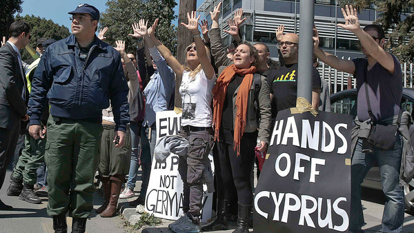 Γερμανοί καλούν τους Κύπριους να μεταφέρουν τις καταθέσεις