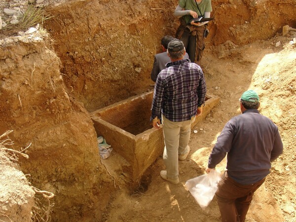 Βρέθηκαν πέντε αρχαίοι τάφοι στο Αιγάλεω