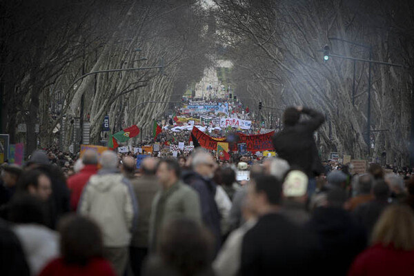 Στην Πορτογαλία έγινε κίνημα: «Να γ@μ@θεί η Τρόικα»