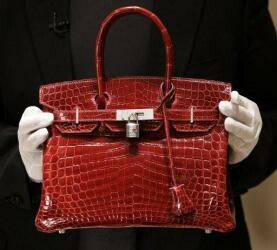 Αυτή η τσάντα πωλήθηκε για 63.800 ευρώ!