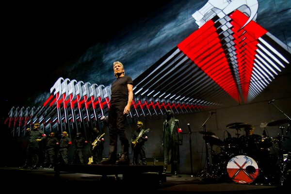 Roger Waters: «Χρυσή Αυγή...Πόσο αξιοθρήνητοι και αμόρφωτοι…»