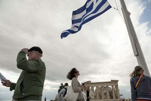 New York Times: Ο ΣΥΡΙΖΑ θέλει να περιορίσει τις all-inclusive διακοπές