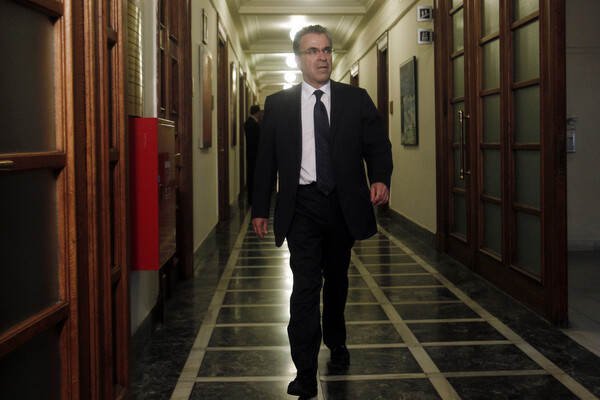 Ο πρώην υπουργός Αργύρης Ντινόπουλος ψάχνει δουλειά μέσω αγγελίας