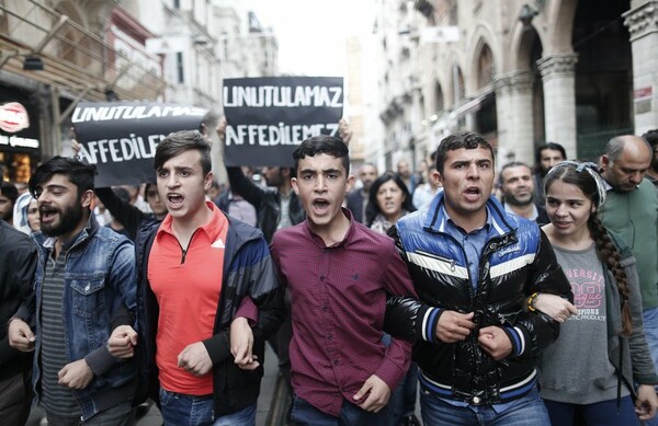 Έκρυθμη η κατάσταση στην Τουρκία - Στη δημοσιότητα εικόνες αστυνομικής βίας από το σημείο της τραγωδίας