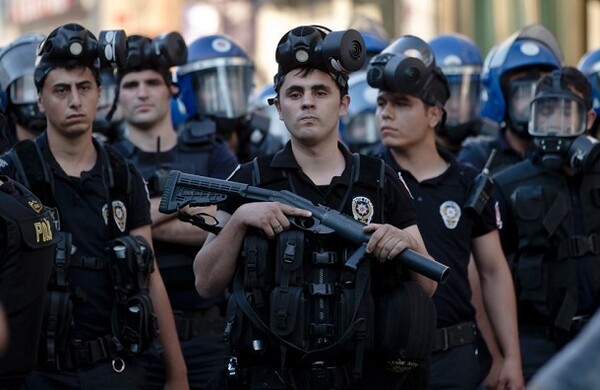 Άλλοι 11 αστυνομικοί συνελήφθησαν για παρακολούθηση του Ερντογάν