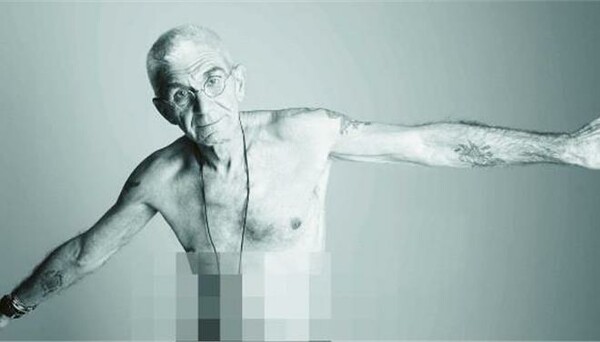 O Mπουτάρης φωτογραφήθηκε γυμνός για καμπάνια κατά του AIDS