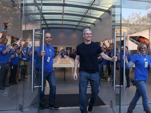Apple: Πούλησε 10 εκατομμύρια iPhone 6 σε ένα τριήμερο