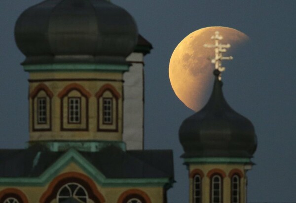 Η εντυπωσιακή έκλειψη της Σελήνης από τον ναό του Ποσειδώνα
