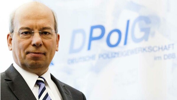 Ο Πρόεδρος των Γερμανών αστυνομικών ζητά φράχτη στα σύνορα με την Αυστρία