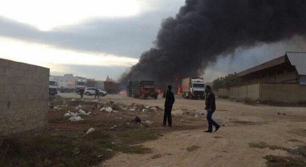 Βομβαρδίστηκε ανθρωπιστικό κονβόι φορτηγών στα σύνορα Toυρκίας -Συρίας