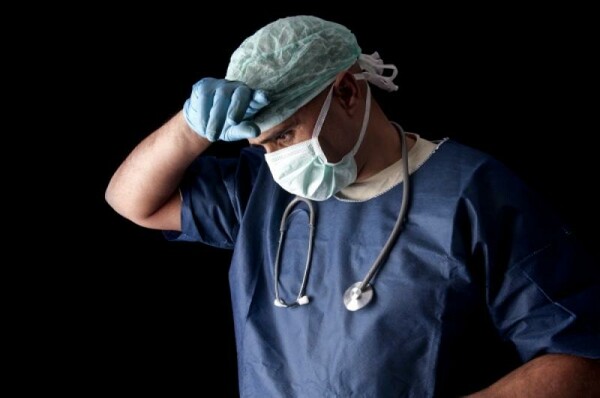 Θεσσαλονίκη: Από «burnout» υποφέρουν οι γιατροί στα νοσοκομεία