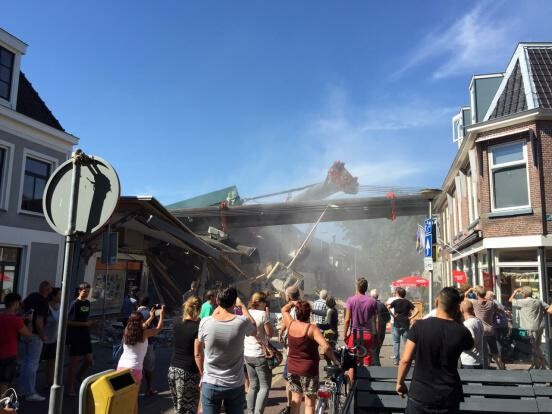 Ολλανδία: Γερανοί έπεσαν πάνω σε σπίτια - Κάμερες κατέγραψαν το σοκαριστικό ατύχημα