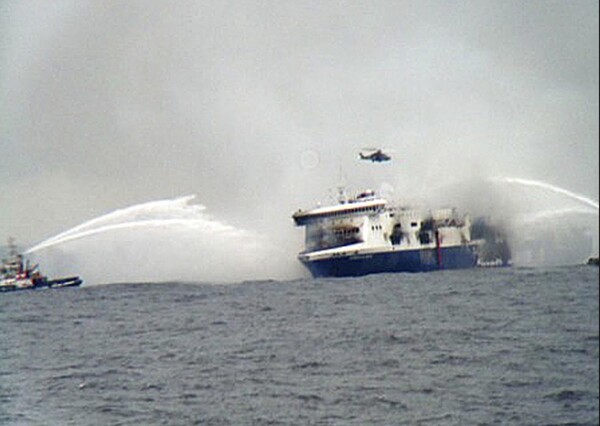 La Repubblica: Υπό έλεγχο η φωτιά στο πλοίο