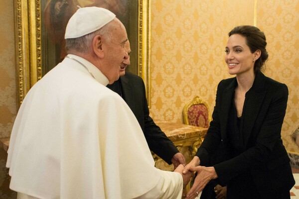 Η Αντζελίνα Τζολί συναντήθηκε με τον Πάπα