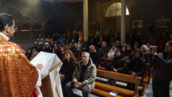 Πλήθος κόσμου στην λιτανεία των λειψάνων του Αγίου Βαλεντίνου στη Μυτιλήνη