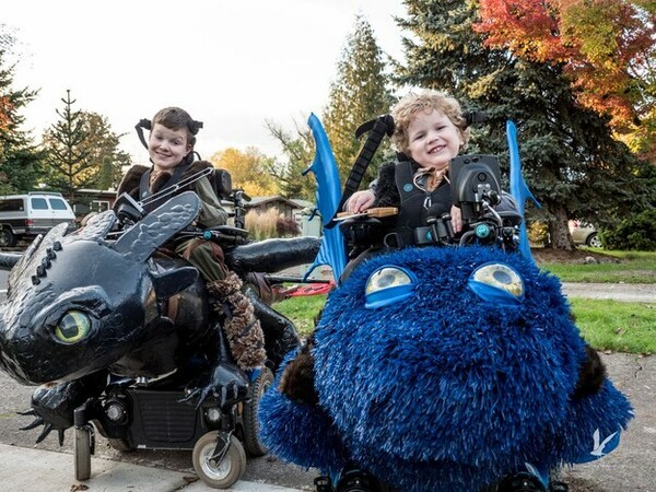 Ένας καταπληκτικός μπαμπάς μεταμορφώνει αναπηρικά αμαξίδια σε απίθανα οχήματα