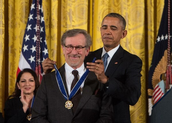 Ο Πρόεδρος Obama απένειμε το Μετάλλιο Ελευθερίας σε 17 Αμερικανούς
