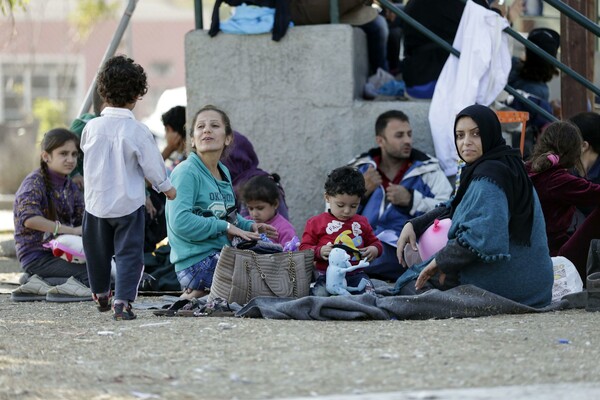 5.000 πρόσφυγες από τη Μυτιλήνη στο λιμάνι του Πειραιά