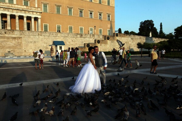 Έρευνα: Οι Έλληνες παντρεύονται και απατούν
