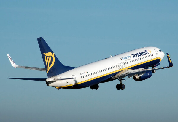 Ryanair: Ρεκόρ προκρατήσεων για τους ελληνικούς προορισμούς
