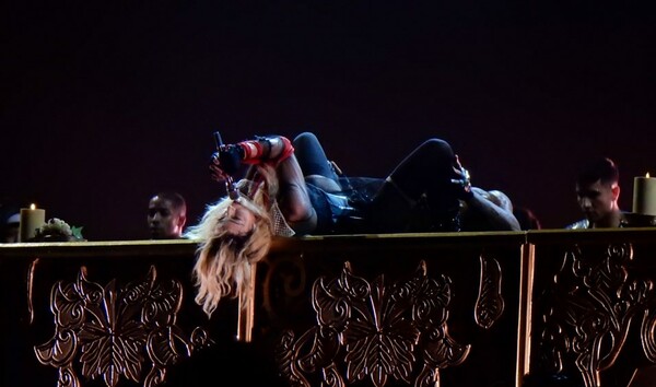 Τα συν και τα πλην: Οι 11 πιο ενδιαφέρουσες στιγμές απ’ την συναυλία της Madonna στην Πράγα ///