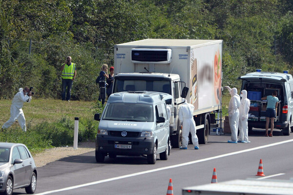 Στις ουγγρικές αρχές θα ανατεθεί η έρευνα για τους 71 πρόσφυγες που βρέθηκαν νεκροί μέσα σε φορτηγό