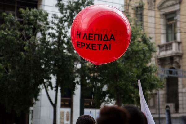 Οι μισοί Έλληνες δεν νιώθουν Ευρωπαίοι και δηλώνουν άκρως απαισιόδοξοι για το μέλλον