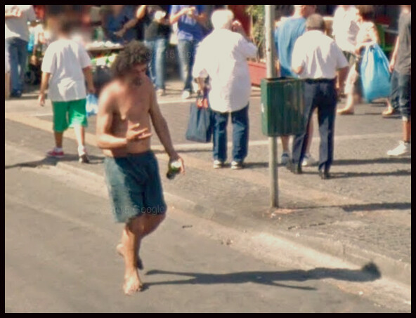 Η Βέρα κρυφοκοιτάζει ανθρώπους και μανεκέν στους δρόμους της Αθήνας, και έχει τις φωτογραφίες για να το αποδείξει