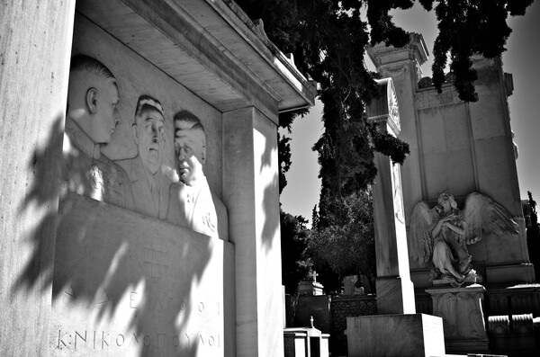 26 φωτογραφίες από μνημεία σπουδαίων Ελλήνων στο Α' Νεκροταφείο Αθηνών