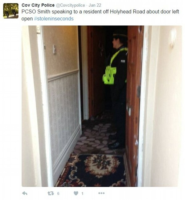 Η βρετανική αστυνομία ανεβάζει φωτογραφίες μέσα από ξεκλείδωτα σπίτια και το ίντερνετ εξαγριώνεται